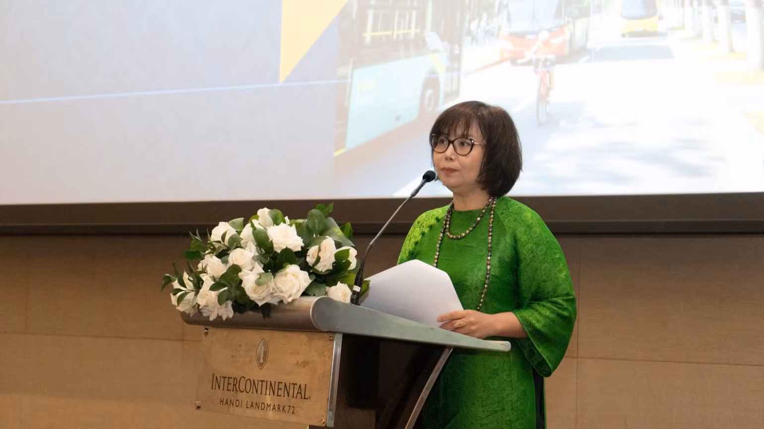 Bà Nguyễn Hoàng Anh, Trưởng phòng Quản lý chất lượng Môi trường, Đại diện Cục Môi trường, Bộ Nông nghiệp và Môi trường giới thiệu Dự thảo Kế hoạch hành động quốc gia về khắc phục ô nhiễm và quản lý chất lượng không khí giai đoạn 2025-2030.