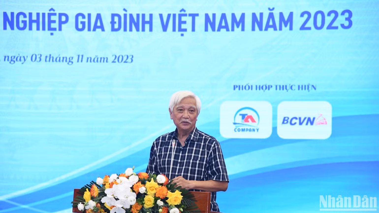 Nhà sử học Dương Trung Quốc phát biểu tại Hội thảo. Nhà sử học Dương Trung Quốc phát biểu tại Hội thảo.