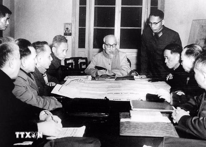 Ngày 28/12/1967, Chủ tịch Hồ Chí Minh họp Bộ Chính trị Trung ương Đảng quyết định chủ trương mở đợt Tổng tiến công và nổi dậy Tết Mậu Thân (1968). (Ảnh: TTXVN) Ngày 28/12/1967, Chủ tịch Hồ Chí Minh họp Bộ Chính trị Trung ương Đảng quyết định chủ trương mở đợt Tổng tiến công và nổi dậy Tết Mậu Thân (1968). (Ảnh: TTXVN)