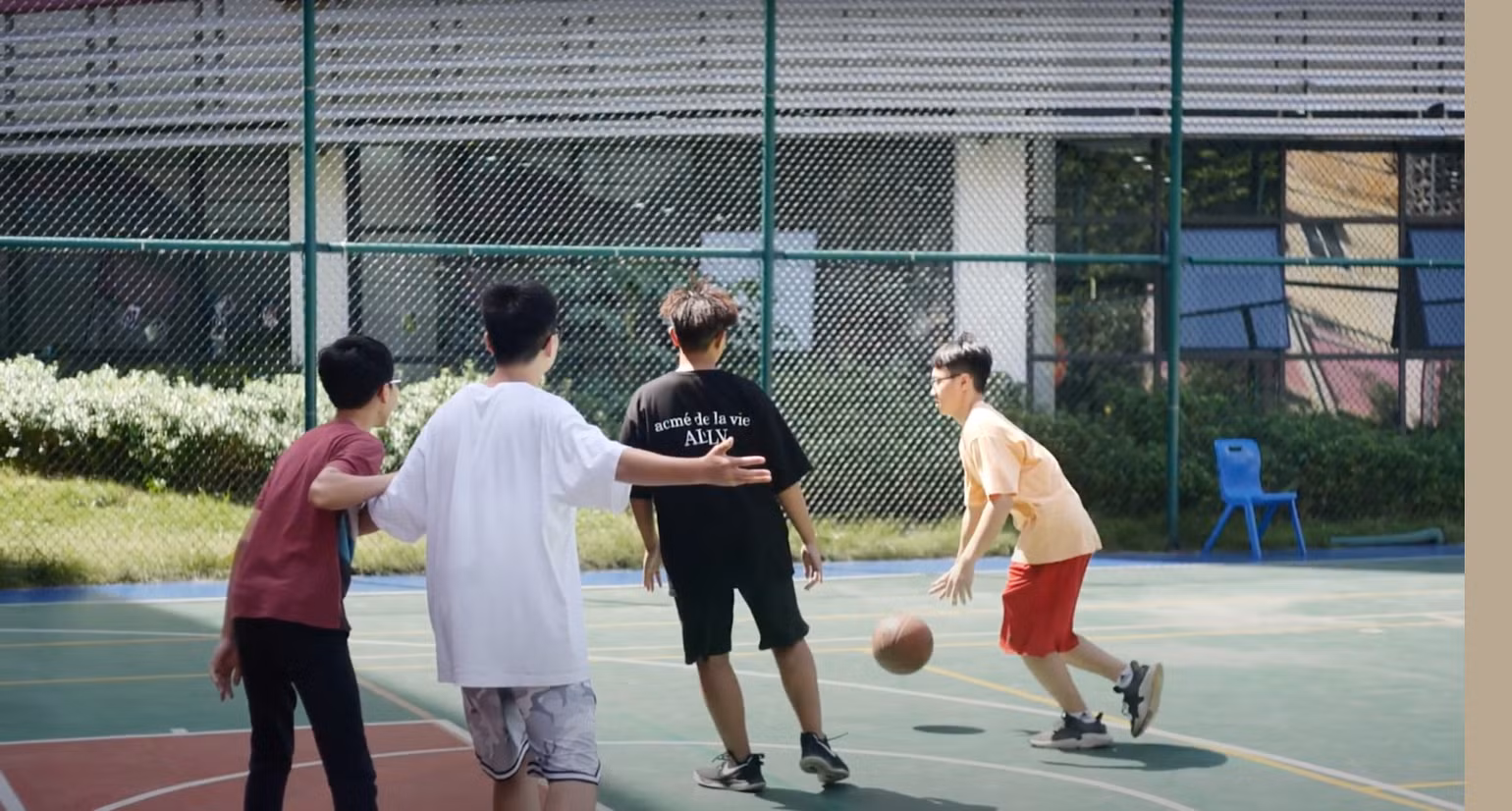 Sân tập ngoài trời luôn là điểm đến yêu thích của học sinh TH School.