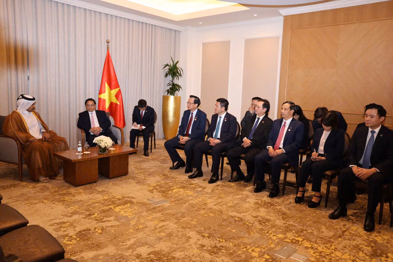 Quang cảnh buổi làm việc của Thủ tướng Phạm Minh Chính và Quốc vụ khanh phụ trách về năng lượng Qatar Saad bin Sherida Al Kaabi.
