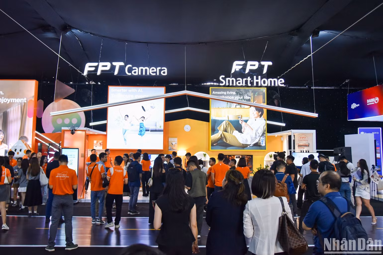 FPT Techday 2023 thu hút đông đảo người yêu công nghệ tham dự. (Ảnh: NHẬT QUANG) FPT Techday 2023 thu hút đông đảo người yêu công nghệ tham dự. (Ảnh: NHẬT QUANG)