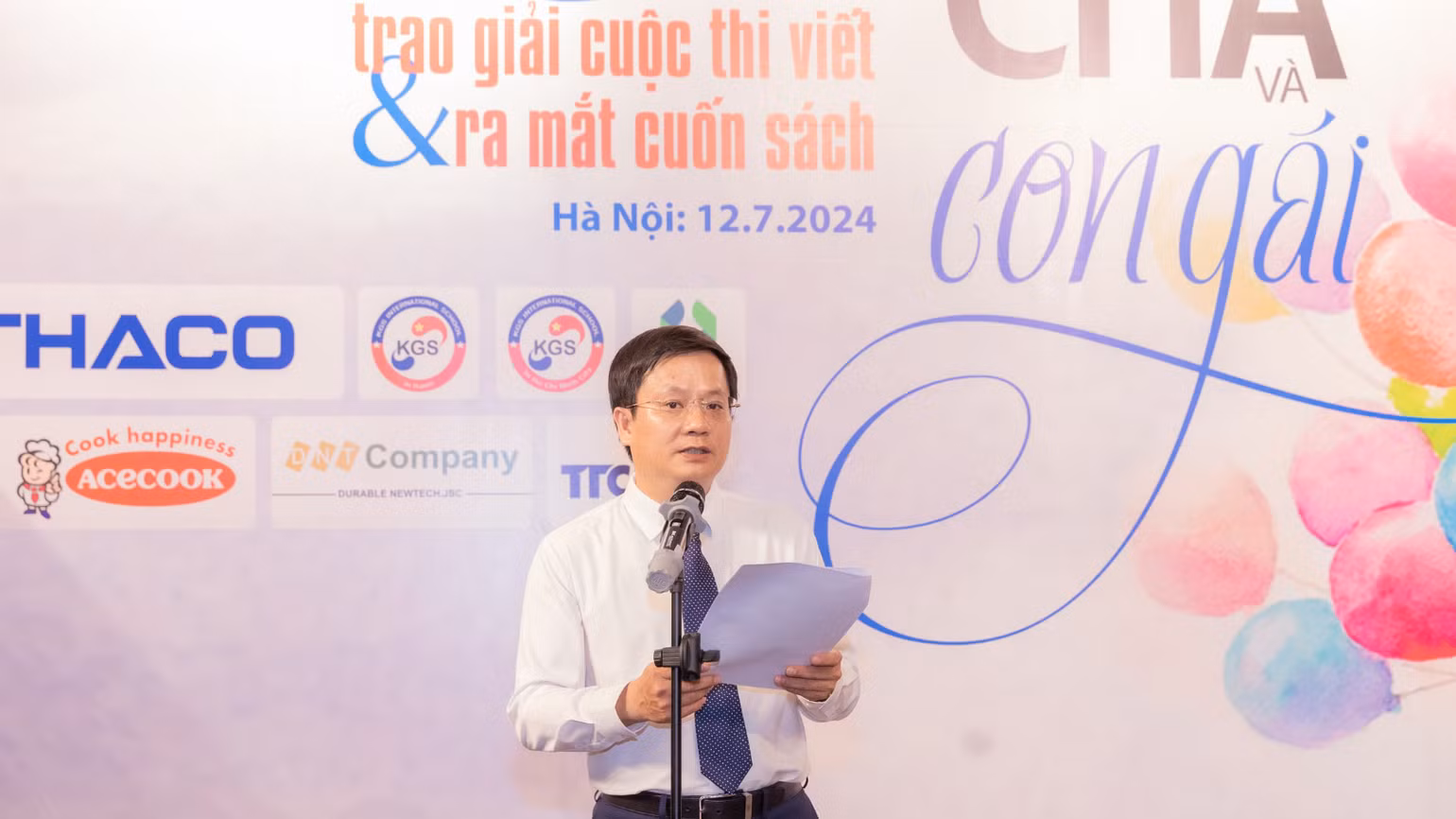 Tổng Biên tập Tạp chí Gia đình Việt Nam Hồ Minh Chiến chia sẻ về ý tưởng ra mắt cuốn sách "Cha và con gái".
