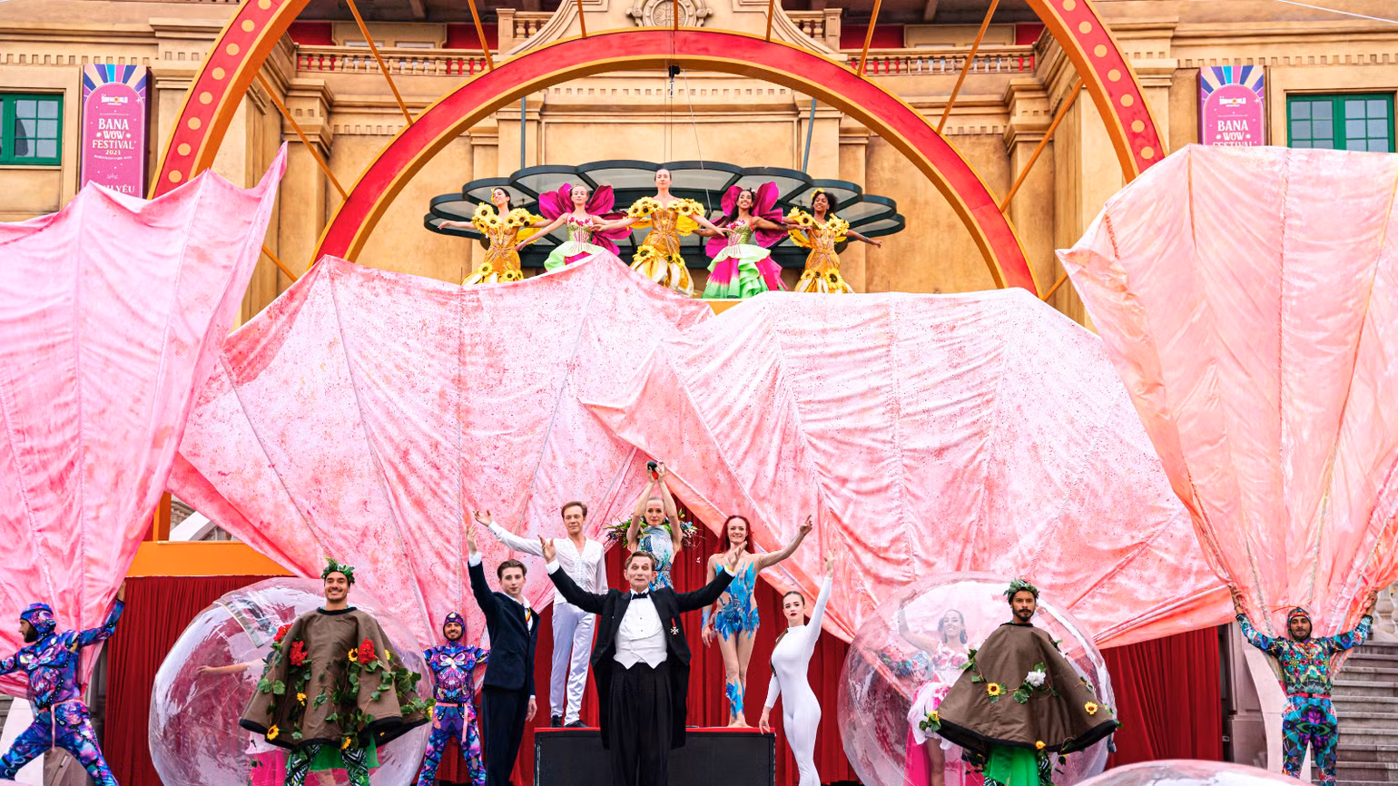 Đoàn xiếc Cirque Du Soleil sẽ hội tụ trong show diễn WOW Kingdom. Đoàn xiếc Cirque Du Soleil sẽ hội tụ trong show diễn WOW Kingdom.