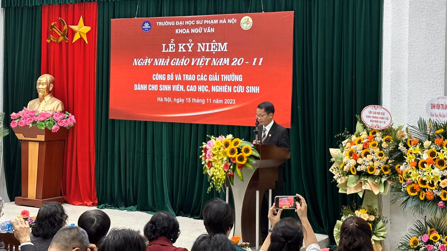 PSG, TS Hà Văn Minh, Trưởng Khoa Ngữ Văn, Trường đại học Sư phạm Hà Nội phát biểu tại buổi lễ.