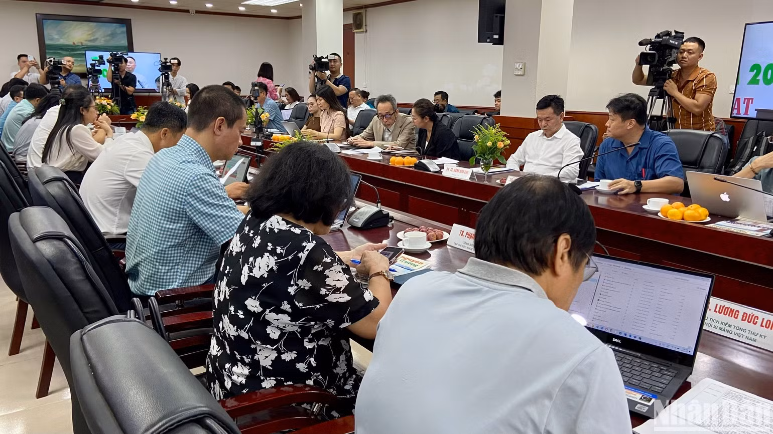 Diễn đàn Môi trường năm 2024 thu hút sự tham gia của nhiều chuyên gia, nhà quản lý về môi trường.
