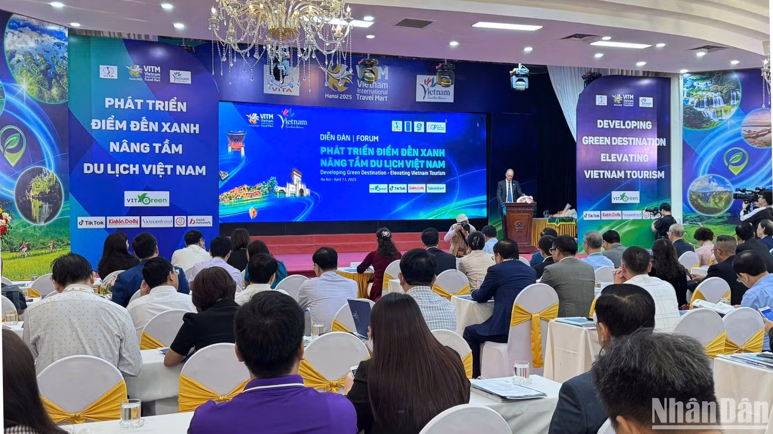 Quang cảnh diễn đàn “Phát triển các điểm đến xanh, nâng tầm du lịch Việt Nam”. Quang cảnh diễn đàn “Phát triển các điểm đến xanh, nâng tầm du lịch Việt Nam”.