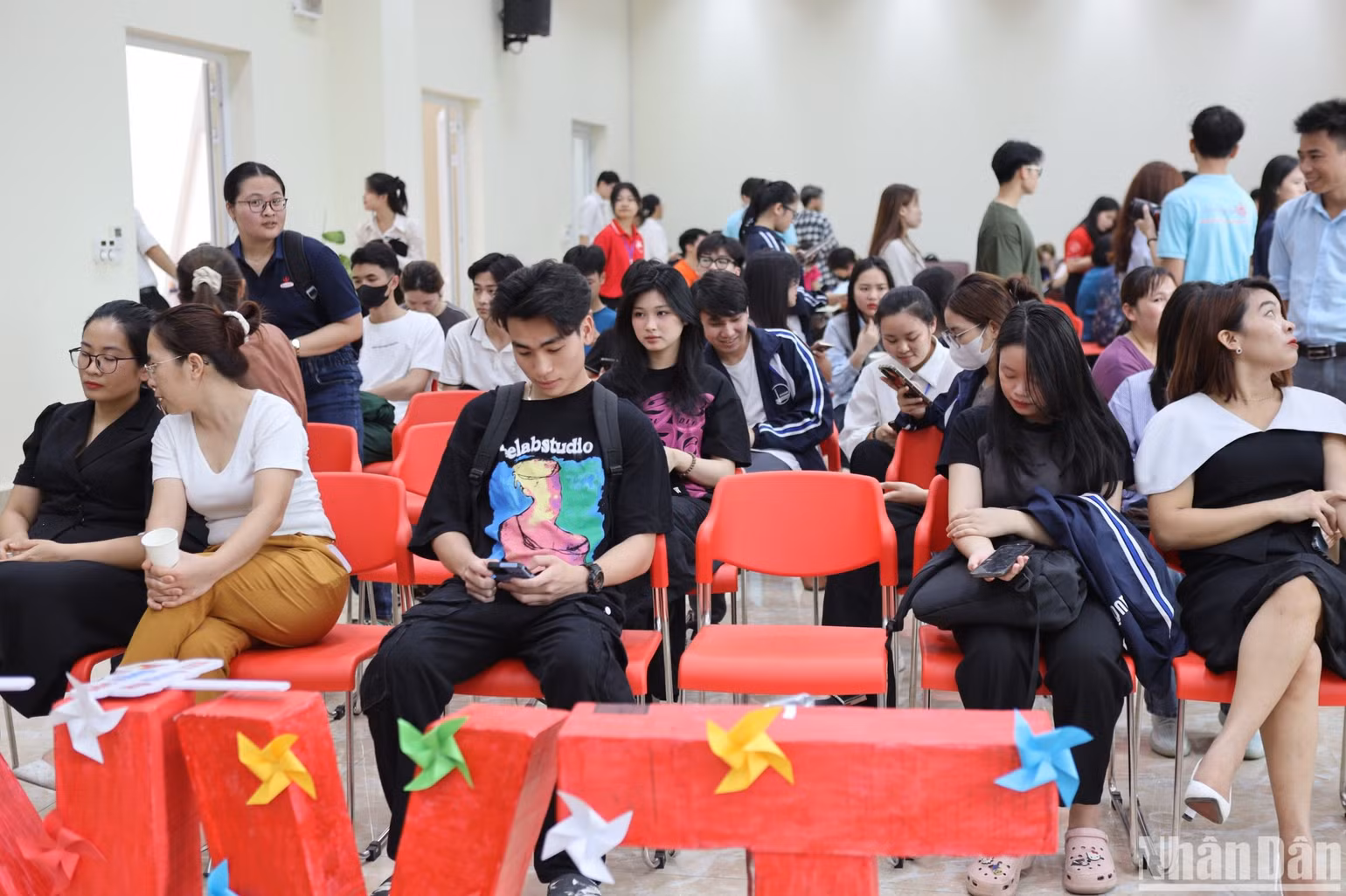 Ngày hội hiến máu “Sắc hồng hy vọng” lần thứ 22 thu hút đông đảo sinh viên trên địa bàn thành phố Hà Nội tham gia. Ngày hội hiến máu “Sắc hồng hy vọng” lần thứ 22 thu hút đông đảo sinh viên trên địa bàn thành phố Hà Nội tham gia.