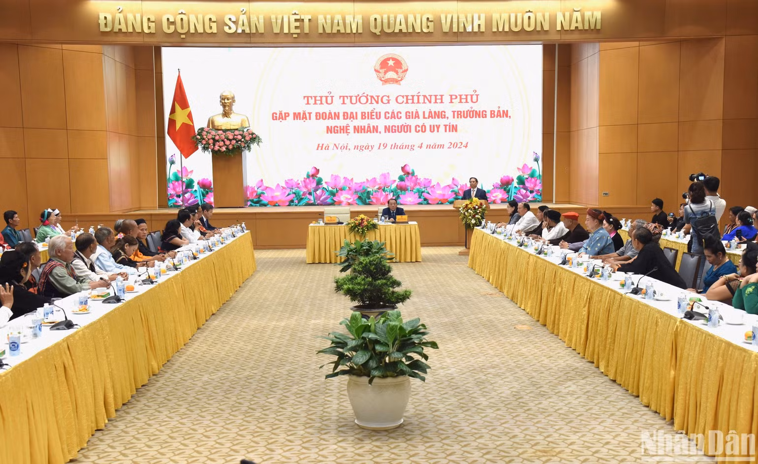 Quang cảnh buổi gặp mặt. Quang cảnh buổi gặp mặt.