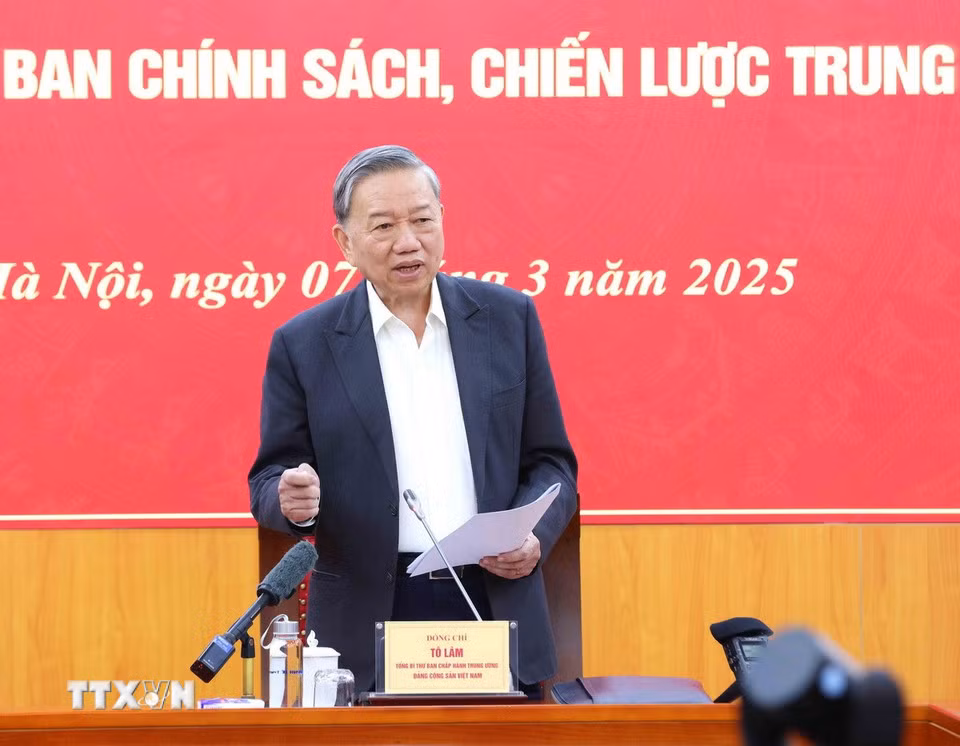 Tổng Bí thư Tô Lâm đánh giá các giải pháp mà Ban Chính sách, chiến lược Trung ương đề xuất là khá toàn diện. Tổng Bí thư Tô Lâm đánh giá các giải pháp mà Ban Chính sách, chiến lược Trung ương đề xuất là khá toàn diện.