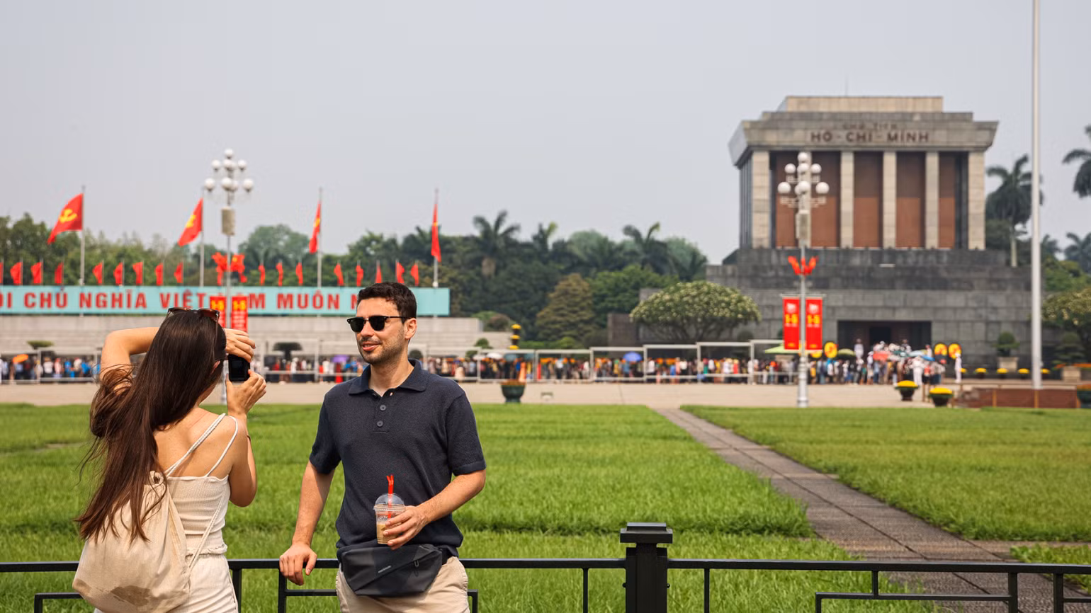 Những năm gần đây Lăng Chủ tịch Hồ Chí Minh là một trong những điểm đến thu hút khách du lịch trong và ngoài nước vào dịp lễ 2/9.