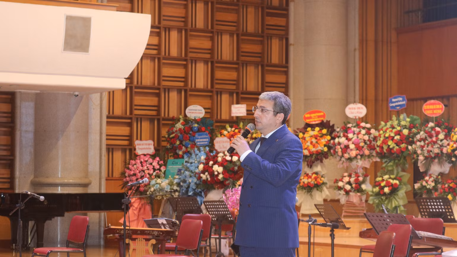 Đại sứ Azerbaijan tại Việt Nam Shovgi Mehdizade phát biểu khai mạc. Đại sứ Azerbaijan tại Việt Nam Shovgi Mehdizade phát biểu khai mạc.