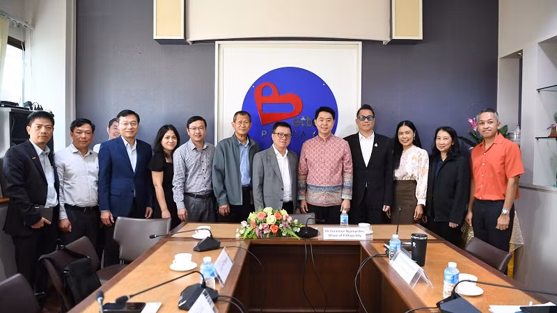 Đoàn đại biểu VJA làm việc với Thị trưởng thành phố Pattaya Poramase Ngampiches. Đoàn đại biểu VJA làm việc với Thị trưởng thành phố Pattaya Poramase Ngampiches.