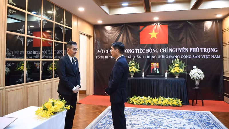 Bộ trưởng Ngoại giao Vương quốc Thái Lan Maris Sangiampongsa gửi lời chia buồn sâu sắc tới gia đình Tổng Bí thư Nguyễn Phú Trọng cũng như Đảng, Nhà nước và nhân dân Việt Nam. (Ảnh: ĐINH TRƯỜNG) Bộ trưởng Ngoại giao Vương quốc Thái Lan Maris Sangiampongsa gửi lời chia buồn sâu sắc tới gia đình Tổng Bí thư Nguyễn Phú Trọng cũng như Đảng, Nhà nước và nhân dân Việt Nam. (Ảnh: ĐINH TRƯỜNG)