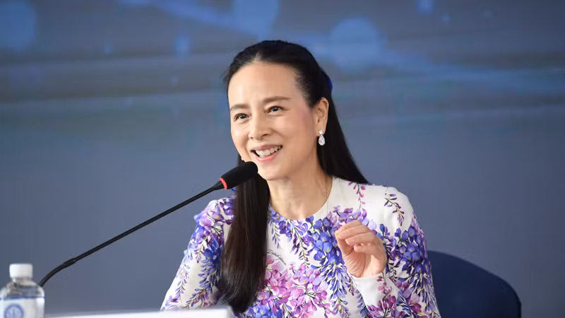 Chủ tịch Liên đoàn Bóng đá Thái Lan Nualphan Lamsam, thường được gọi là Madam Pang.