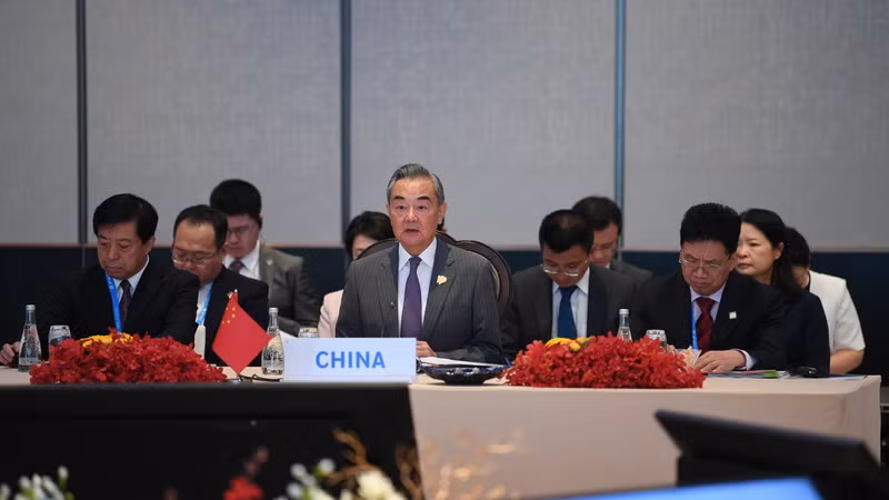 Ủy viên Bộ Chính trị, Chủ nhiệm Văn phòng Ủy ban công tác Đối ngoại Trung ương Đảng Cộng sản Trung Quốc, Bộ trưởng Ngoại giao Trung Quốc Vương Nghị dẫn đầu đoàn đại biểu Trung Quốc dự Hội nghị. (Ảnh: ĐINH TRƯỜNG)