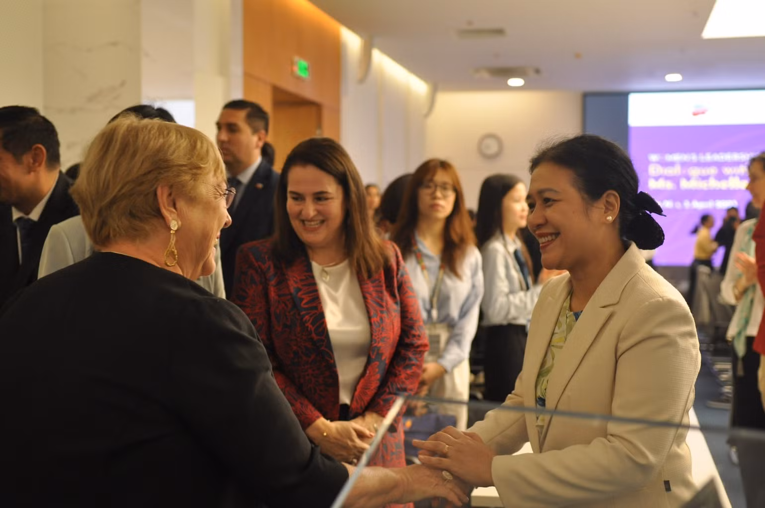 Cựu Tổng thống Chile Michelle Bachelet Jeria và các đại biểu tại sự kiện. (Ảnh: Bộ Ngoại giao) Cựu Tổng thống Chile Michelle Bachelet Jeria và các đại biểu tại sự kiện. (Ảnh: Bộ Ngoại giao)