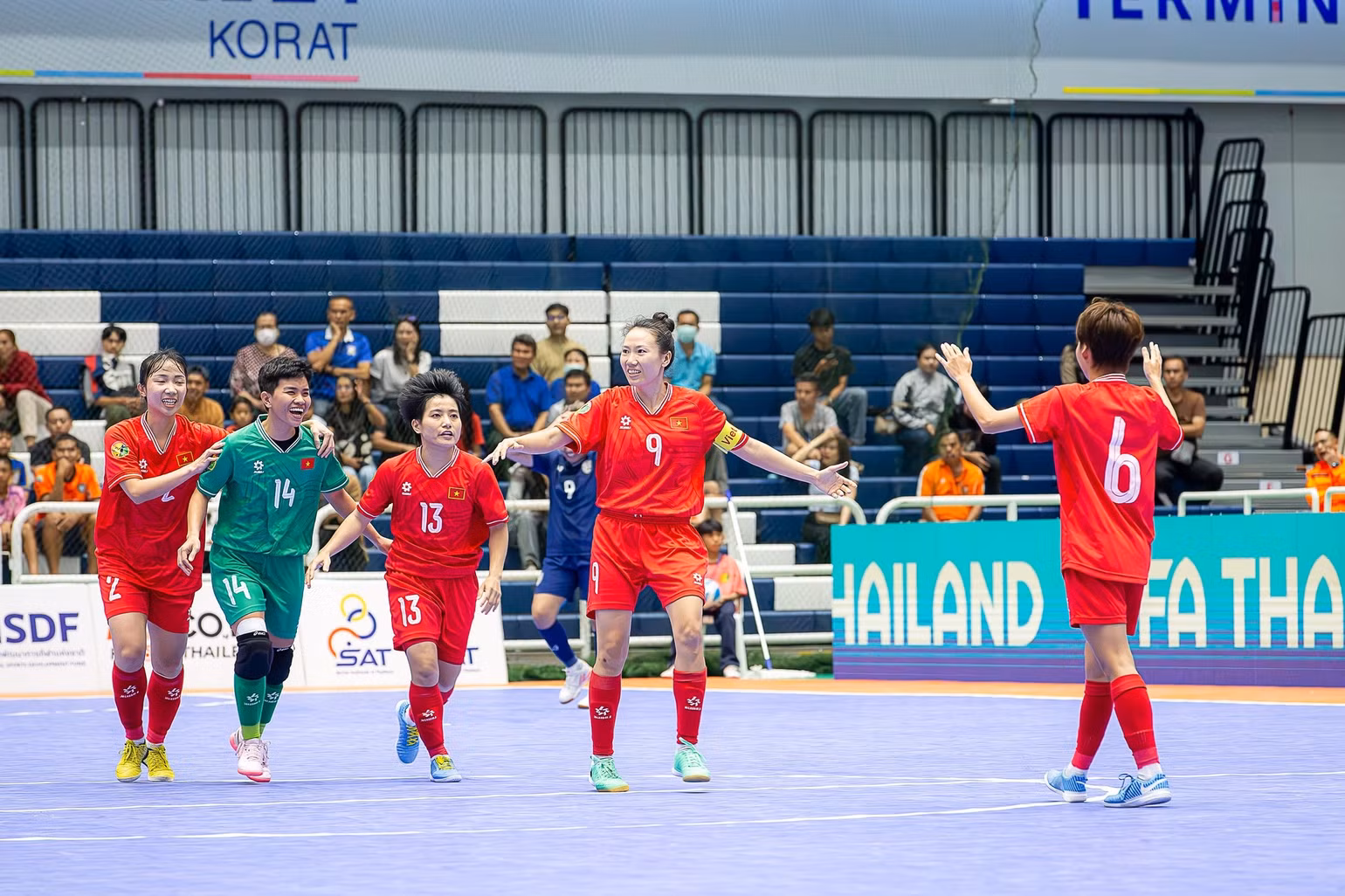 Đội tuyển futsal nữ Việt Nam đang thể hiện phong độ ấn tượng. (Ảnh: VFF) Đội tuyển futsal nữ Việt Nam đang thể hiện phong độ ấn tượng. (Ảnh: VFF)