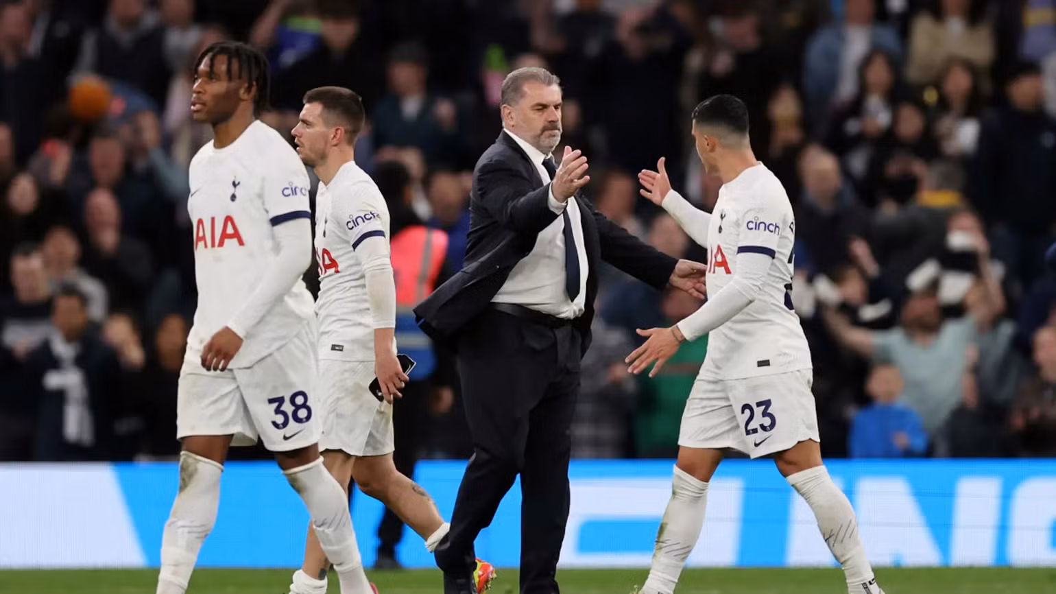 Postecoglou tin tưởng đây sẽ là bài học giúp các cầu thủ Spurs thay đổi. (Ảnh: Getty) Postecoglou tin tưởng đây sẽ là bài học giúp các cầu thủ Spurs thay đổi. (Ảnh: Getty)