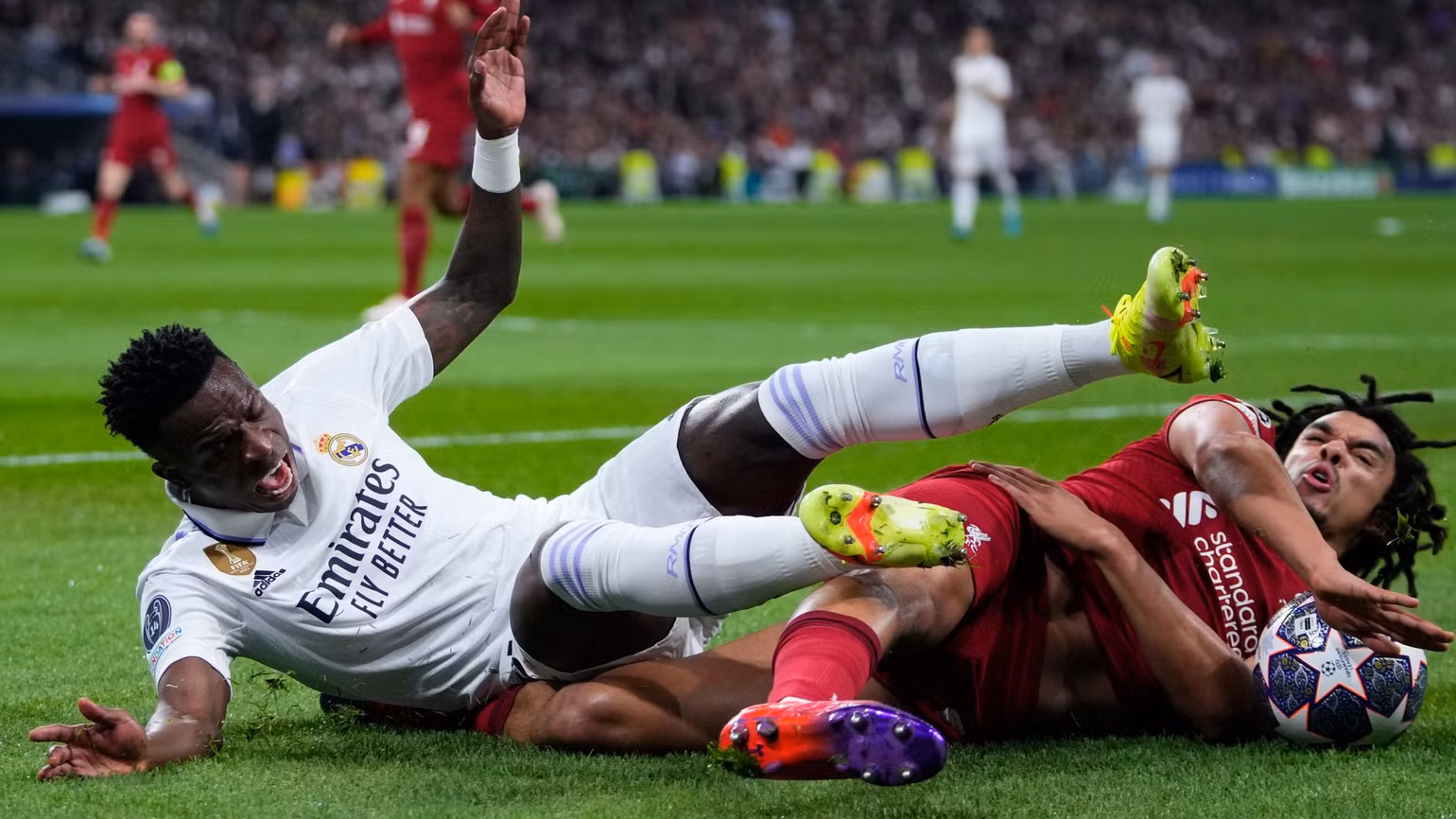 Đã có nhiều sự đồn đoán về việc chia tay Liverpool của Alexander-Arnold. (Ảnh: SkySports)