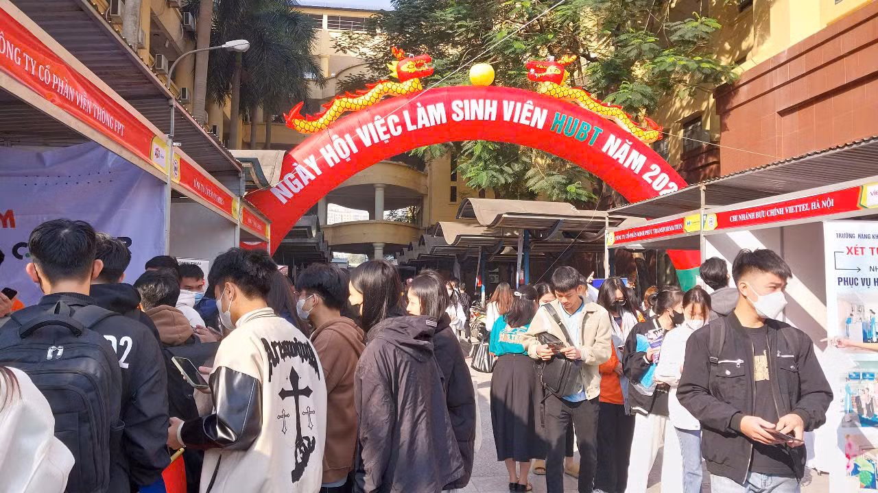 Sự kiện thu hút sự tham gia của đông đảo sinh viên.