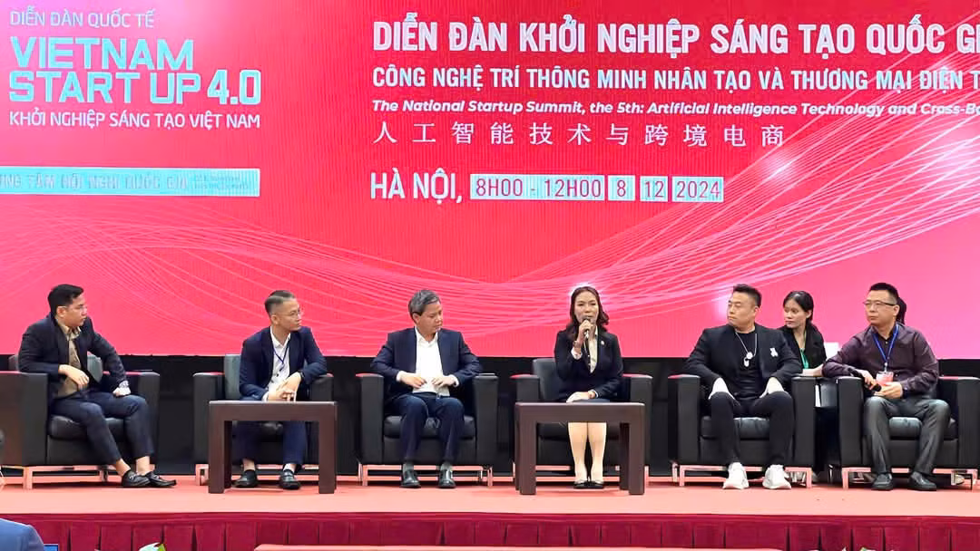 Các chuyên gia bàn luận tại tọa đàm. Các chuyên gia bàn luận tại tọa đàm.