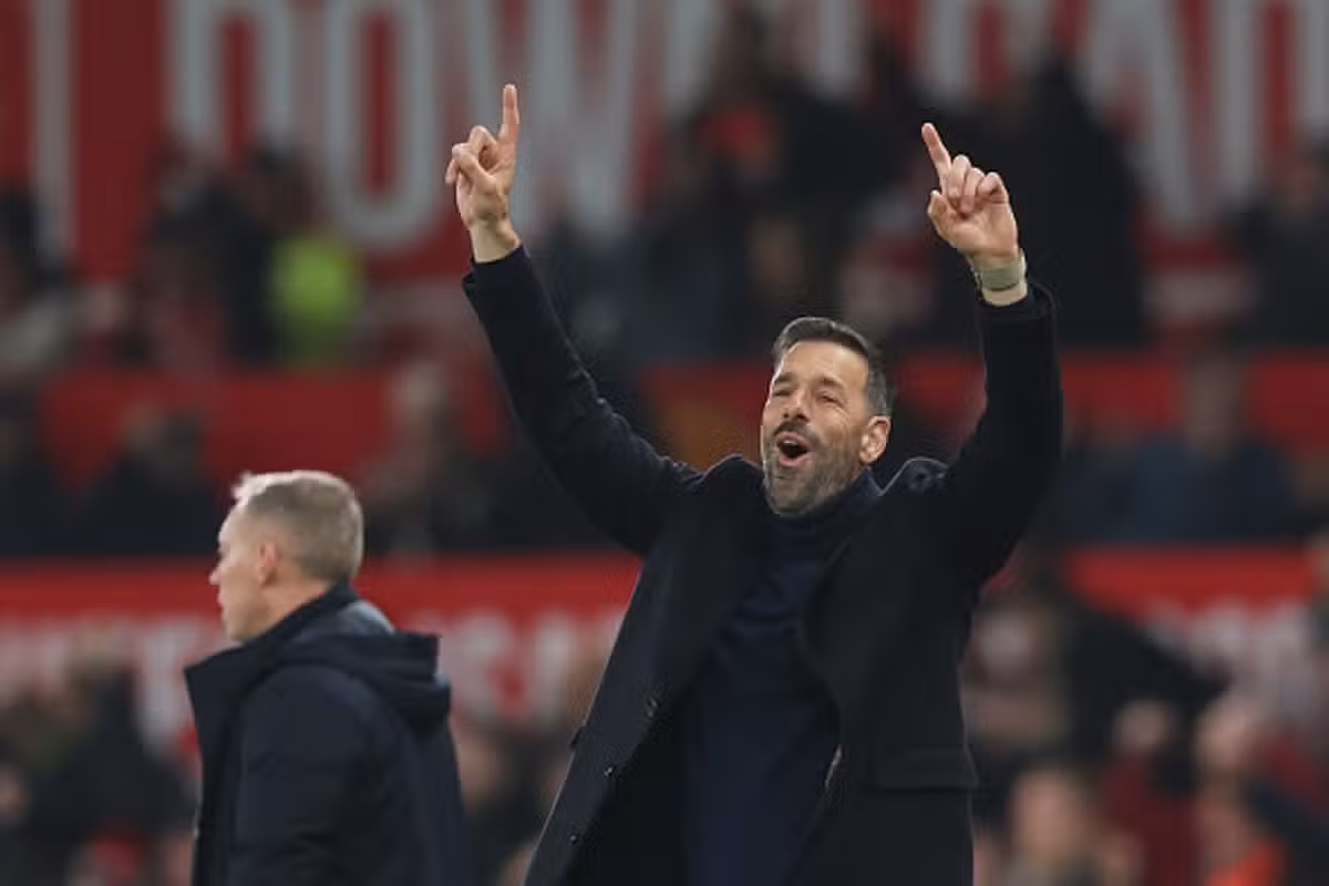 Ruud van Nistelrooy ăn mừng cuồng nhiệt mỗi khi các cầu thủ ghi bàn. (Ảnh: Getty)
