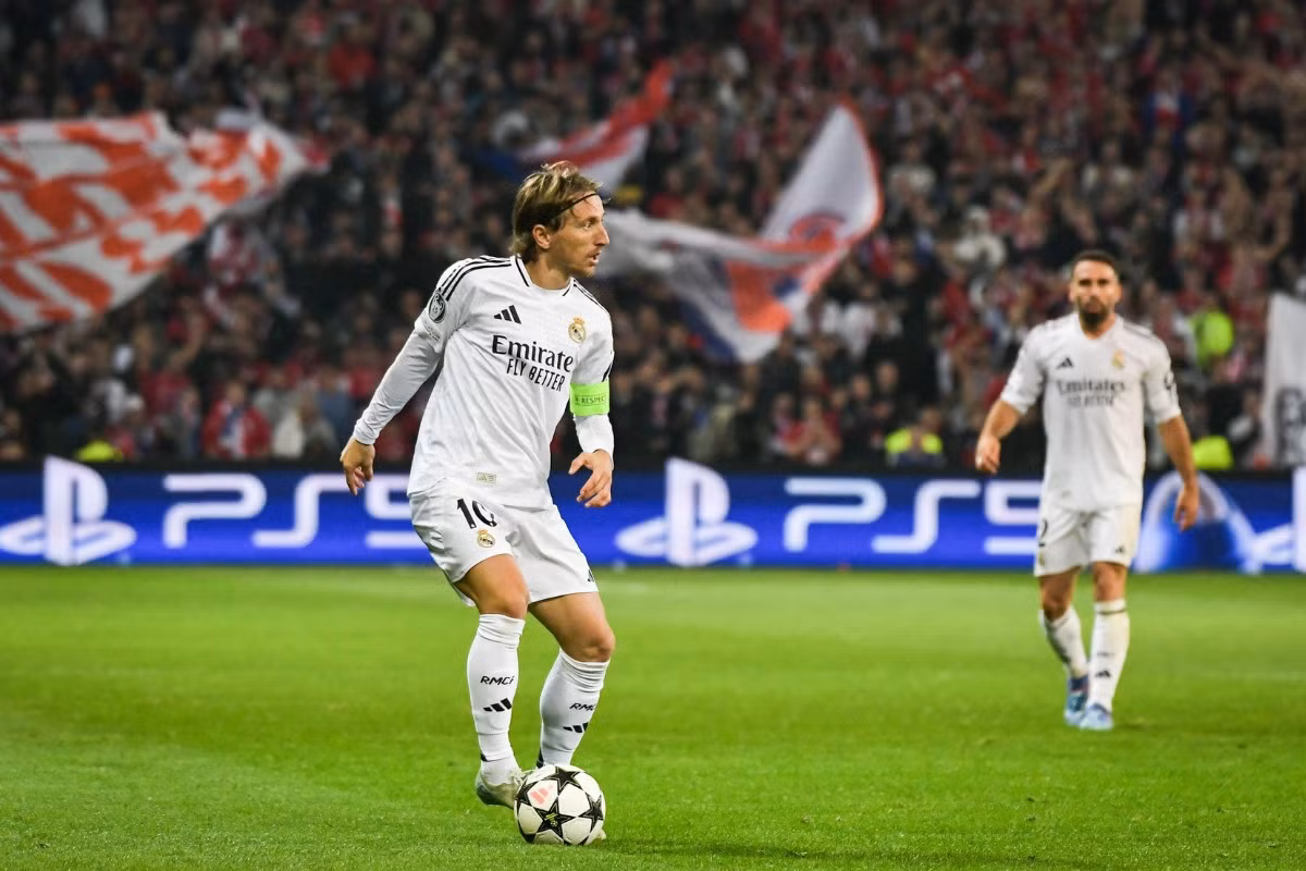 Modric đang phải gánh vác nhiệm vụ sáng tạo ở tuổi 39. (Ảnh: Getty) Modric đang phải gánh vác nhiệm vụ sáng tạo ở tuổi 39. (Ảnh: Getty)