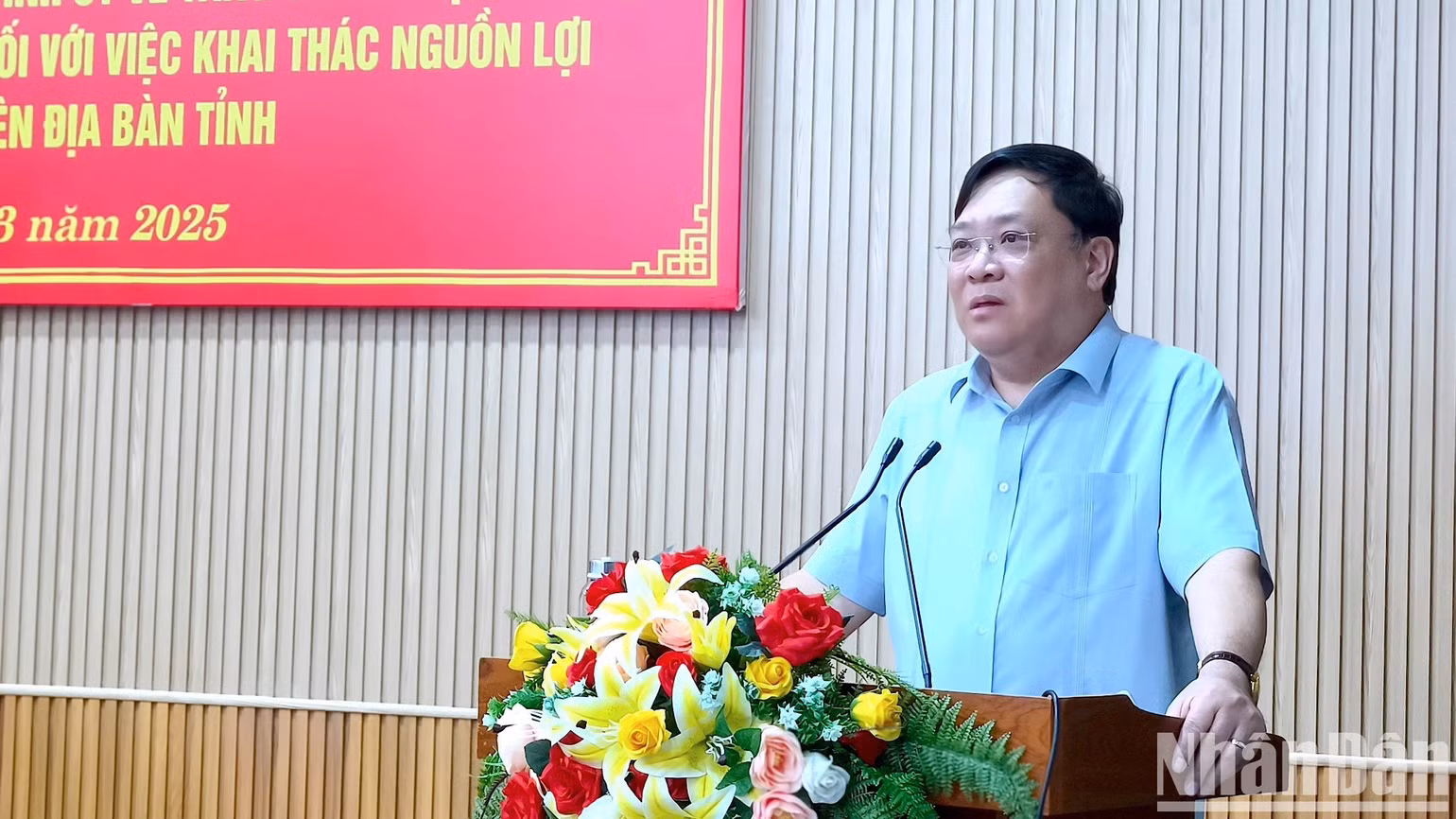 Chủ tịch Ủy ban nhân dân tỉnh Cà Mau Phạm Thành Ngại phát biểu triển khai nhiệm vụ thực hiện Chỉ thị 17 trong thời gian tới.
