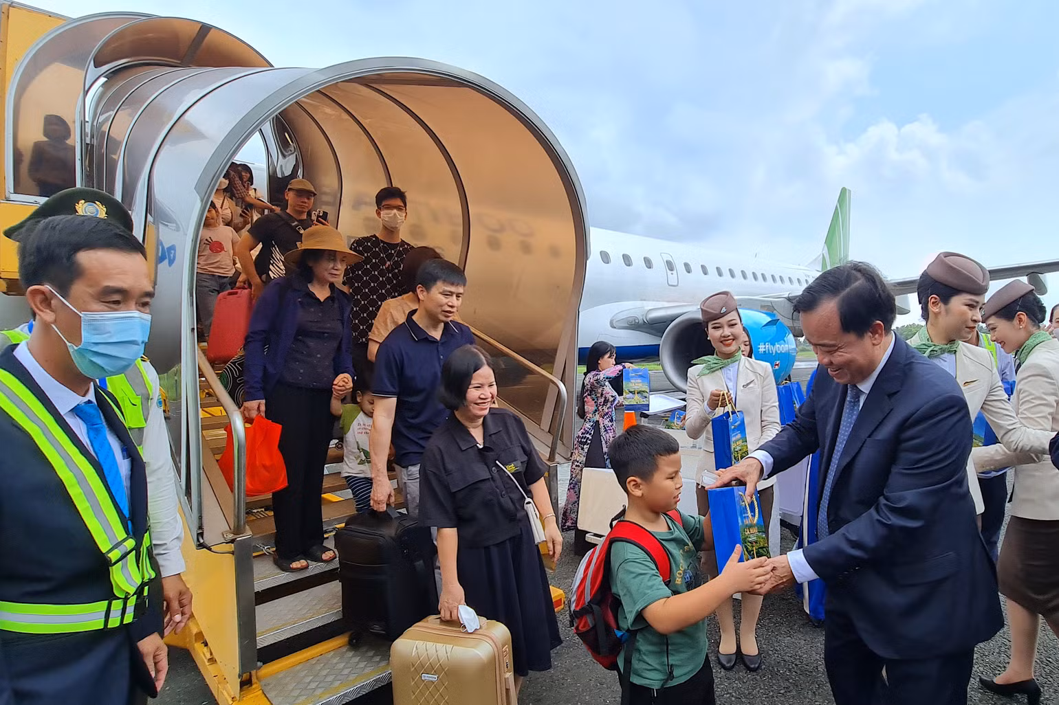 Đường bay thẳng 2 chiều Hà Nội-Cà Mau kết nối khách du lịch từ Thủ đô và nhiều tỉnh phía bắc đến Cà Mau vào dịp lễ.