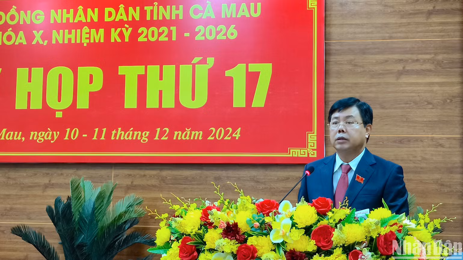 Ủy viên Trung ương Đảng, Bí thư Tỉnh ủy, Chủ tịch Hội đồng nhân dân tỉnh Cà Mau Nguyễn Tiến Hải phát biểu khai mạc kỳ họp.