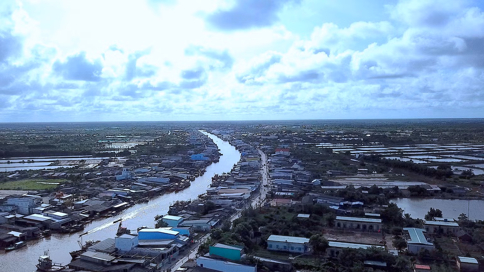 Tuyến Kênh Thị Kẹo dẫn ra cửa biển Cái Đôi Vàm bị yêu cầu hạn chế lưu thông trong thời nhất diễn ra việc nạo vét. Tuyến Kênh Thị Kẹo dẫn ra cửa biển Cái Đôi Vàm bị yêu cầu hạn chế lưu thông trong thời nhất diễn ra việc nạo vét.