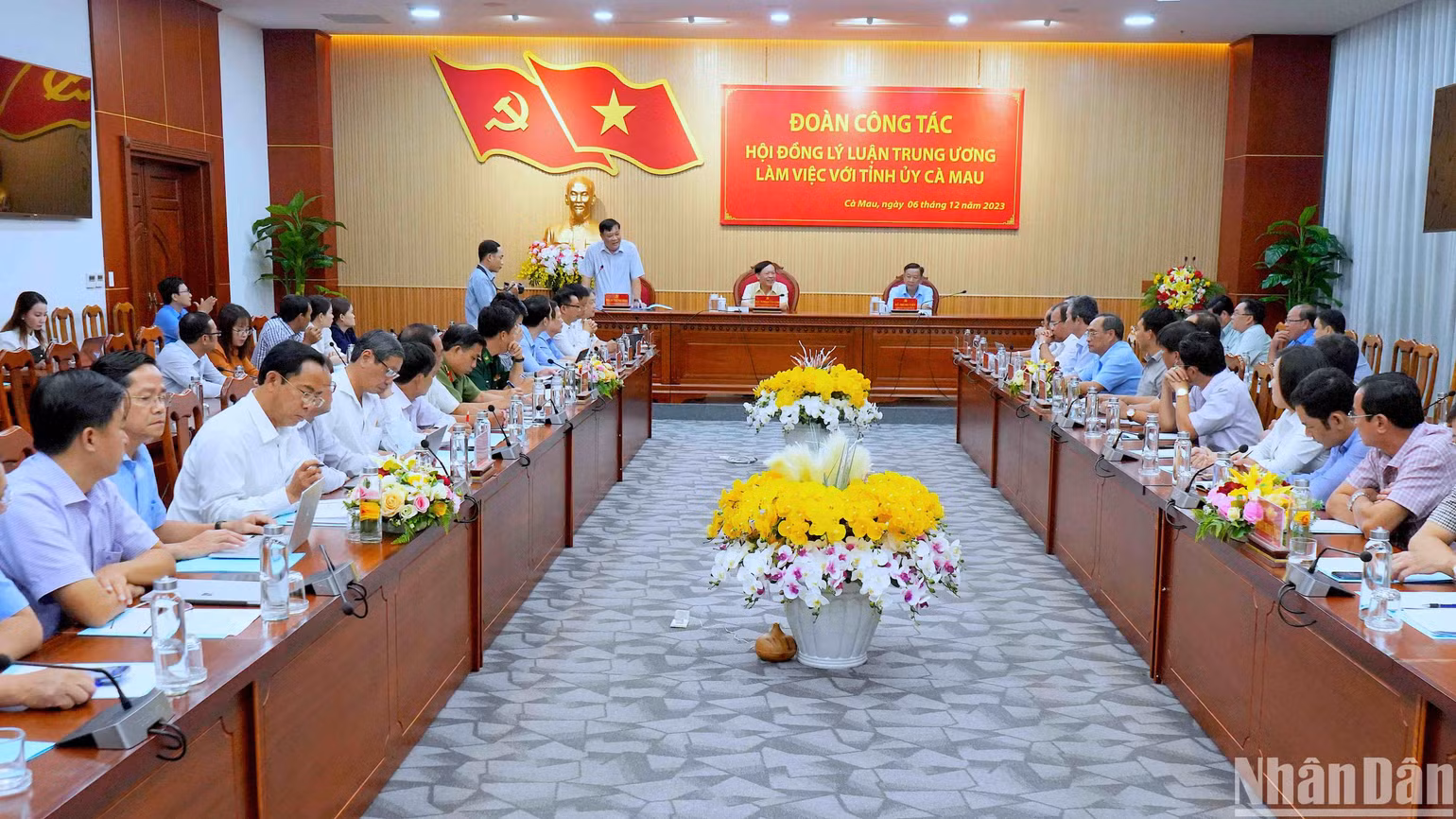 Buổi làm việc của Hội đồng Lý luận Trung ương với Tỉnh uỷ Cà Mau vào sáng 6/12.
