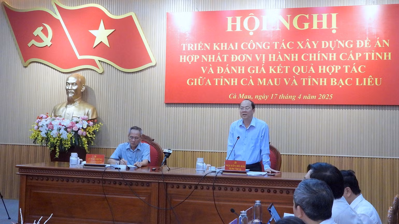 Bí thư Tỉnh ủy Cà Mau Nguyễn Hồ Hải phát biểu tại hội nghị liên quan đến đề án hợp nhất tỉnh.