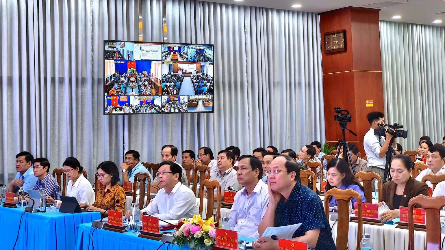 Các cán bộ chủ chốt tỉnh Cà Mau tham dự triển khai Nghị quyết 57 của Bộ Chính trị tại điểm cầu trực tiếp cấp tỉnh vào chiều 23/4.