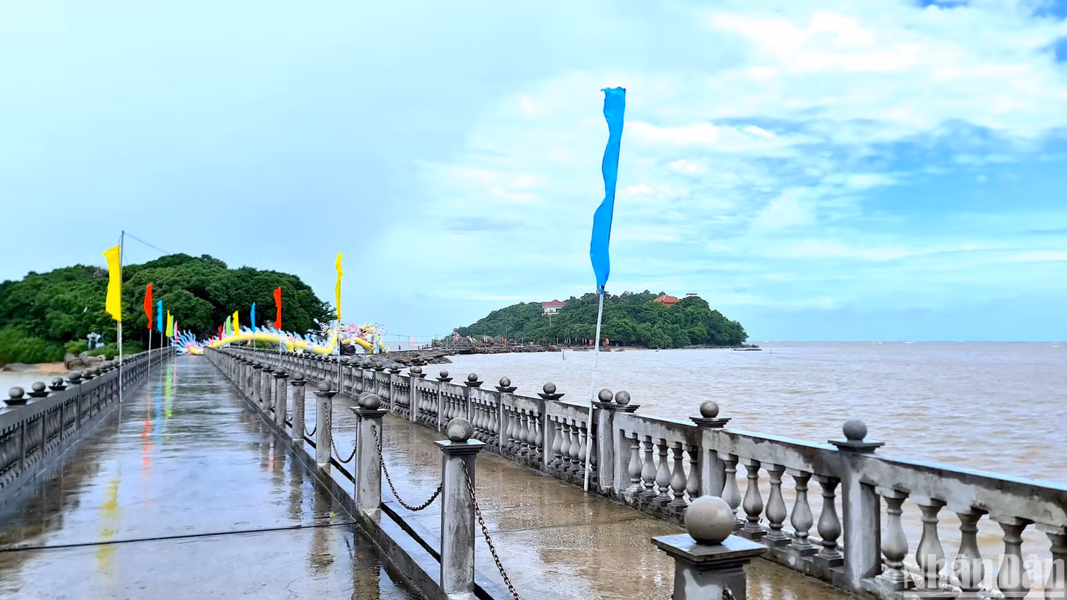 Khu di tích lịch sử quốc gia Hòn Đá Bạc, nơi ghi dấu thắng lợi của Kế hoạch phản gián CM12 cách nay 40 năm.