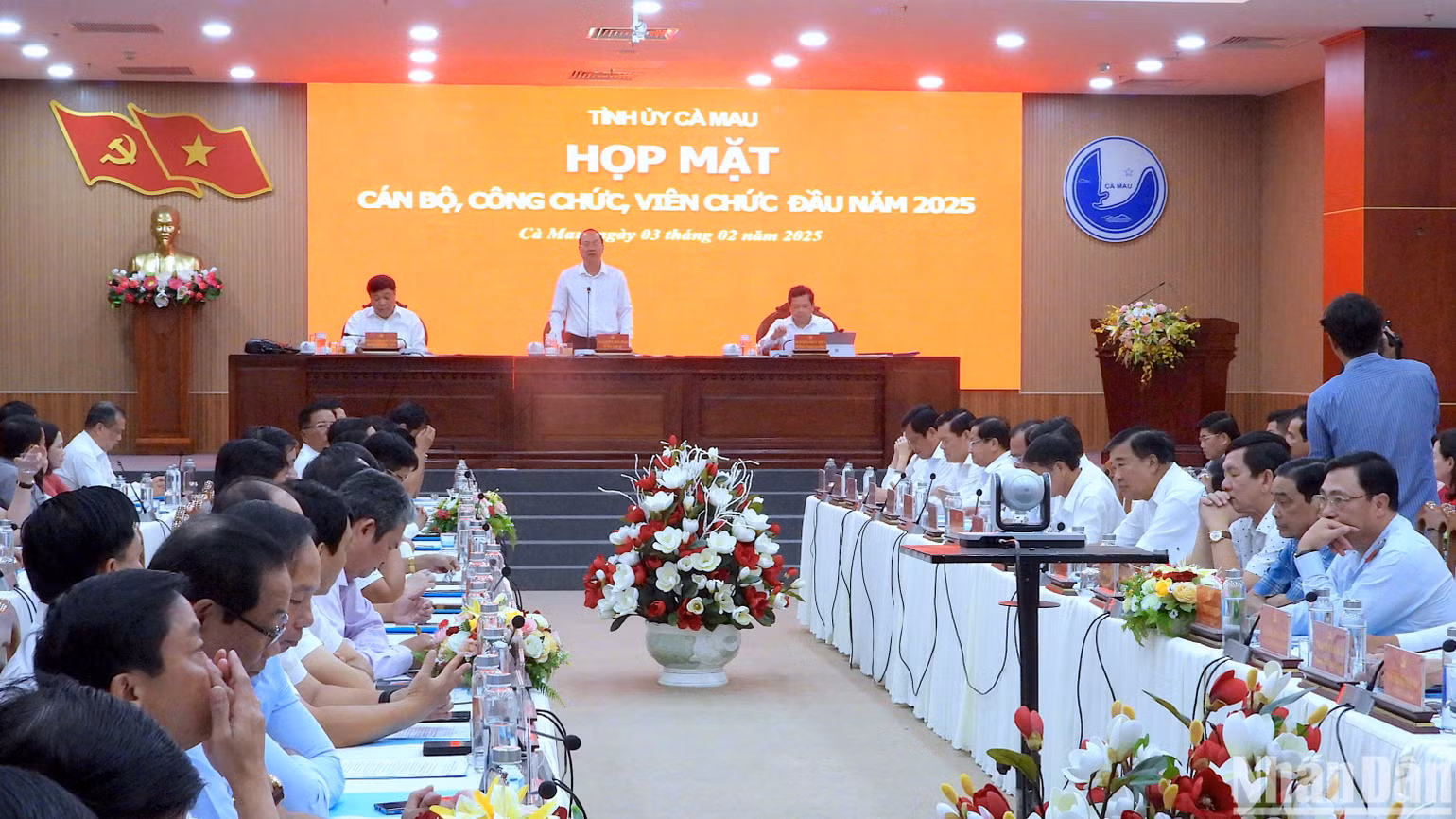 Bí thư Tỉnh ủy Cà Mau Nguyễn Hồ Hải yêu cầu cán bộ, công chức, viên chức “bắt tay” ngay vào công việc trên tinh thần không quên nhiệm vụ.