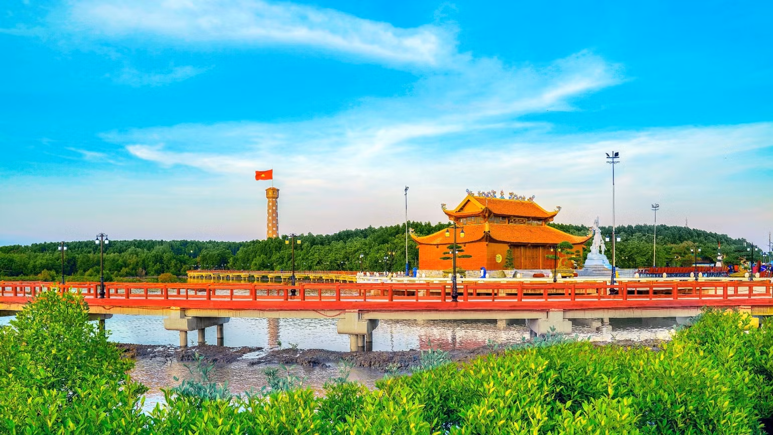 Một góc không gian rừng biển tại Công viên văn hóa Mũi Cà Mau.