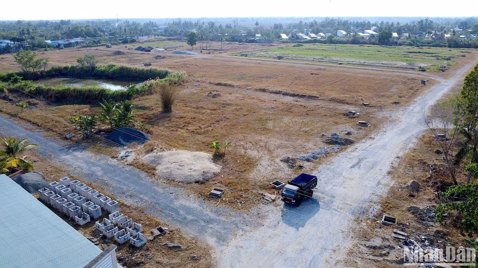 Khu “đất vàng” Công ty TNHH Thiên Tân tại Cà Mau nhận chuyển nhượng từ Công ty Cổ phần Đầu tư-Phát triển nhà Cà Mau trong suốt thời gian dài nhưng triển khai rất chậm, khiến nhiều cán bộ hưu trí bức xúc.
