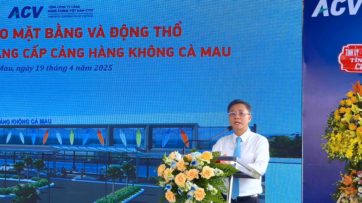 Thành viên Hội đồng quản trị ACV Đào Việt Dũng phát biểu tại buổi lễ.