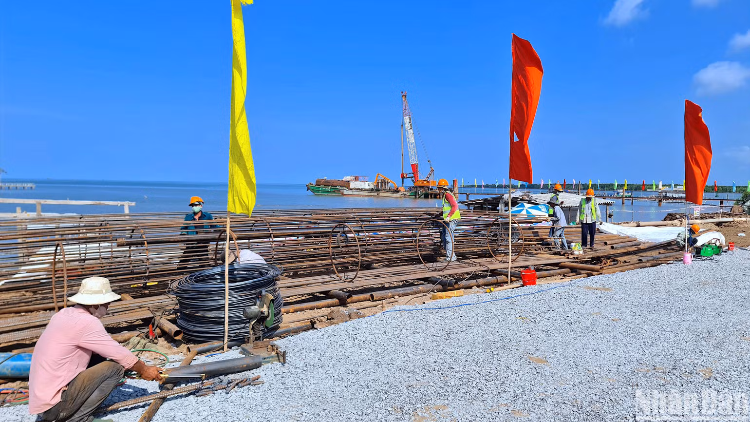 Khu vực triển khai xây dựng cụm công trình Tượng đài kỷ niệm chuyến tàu tập kết ra bắc tại Sông Đốc (tỉnh Cà Mau).
