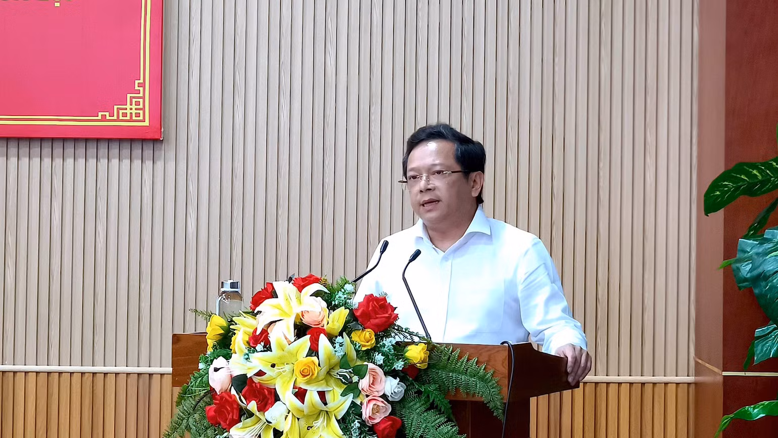 Phó Bí thư Thường trực Tỉnh ủy Cà Mau Nguyễn Đức Hiển phát biểu chỉ đạo tại hội nghị.