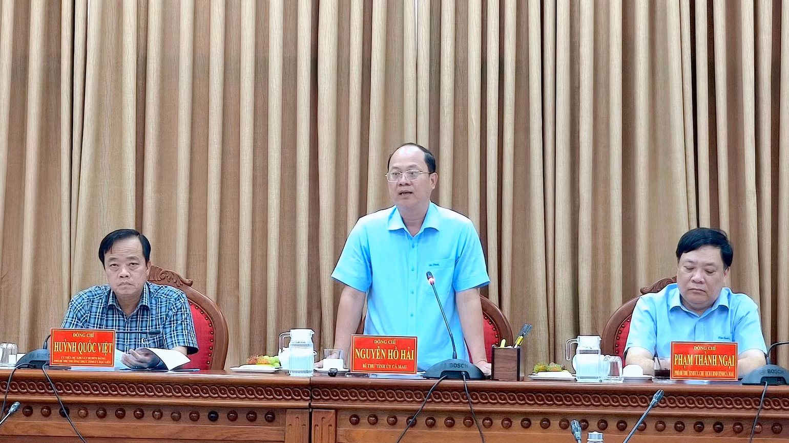 Bí thư Tỉnh ủy Cà Mau Nguyễn Hồ Hải lưu ý việc bố trí, sắp xếp nhà công vụ nhằm tạo điều kiện tốt nhất để cán bộ yên tâm khi về công tác tại Cà Mau khi hợp nhất tỉnh.