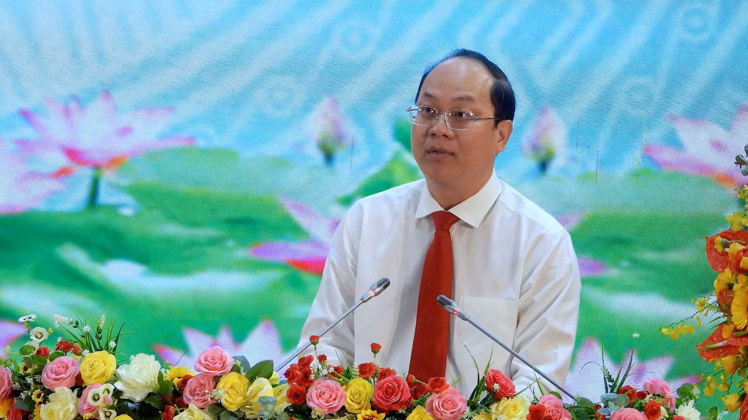 Bí thư Tỉnh ủy Cà Mau Nguyễn Hồ Hải phát biểu tại lễ công bố quyết định và giao nhiệm vụ đối với đồng chí Nguyễn Minh Luân. Bí thư Tỉnh ủy Cà Mau Nguyễn Hồ Hải phát biểu tại lễ công bố quyết định và giao nhiệm vụ đối với đồng chí Nguyễn Minh Luân.