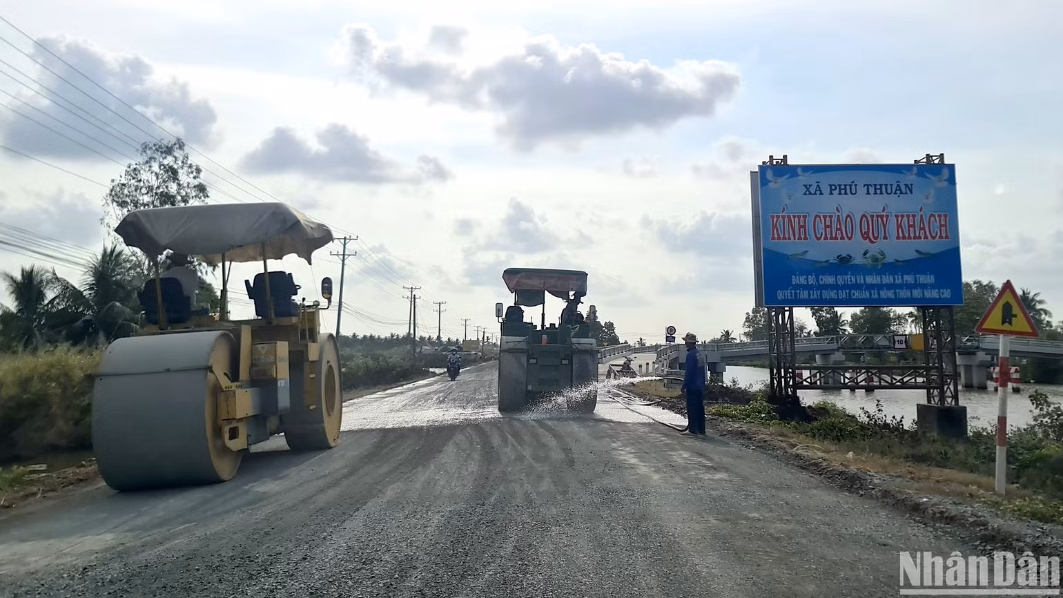 Công trình nâng cấp, mở rộng tuyến đường từ Cái Nước về Vàm Đình và thị trấn Cái Đôi Vàm (Cà Mau) đang được đẩy nhanh tiến độ. Công trình nâng cấp, mở rộng tuyến đường từ Cái Nước về Vàm Đình và thị trấn Cái Đôi Vàm (Cà Mau) đang được đẩy nhanh tiến độ.