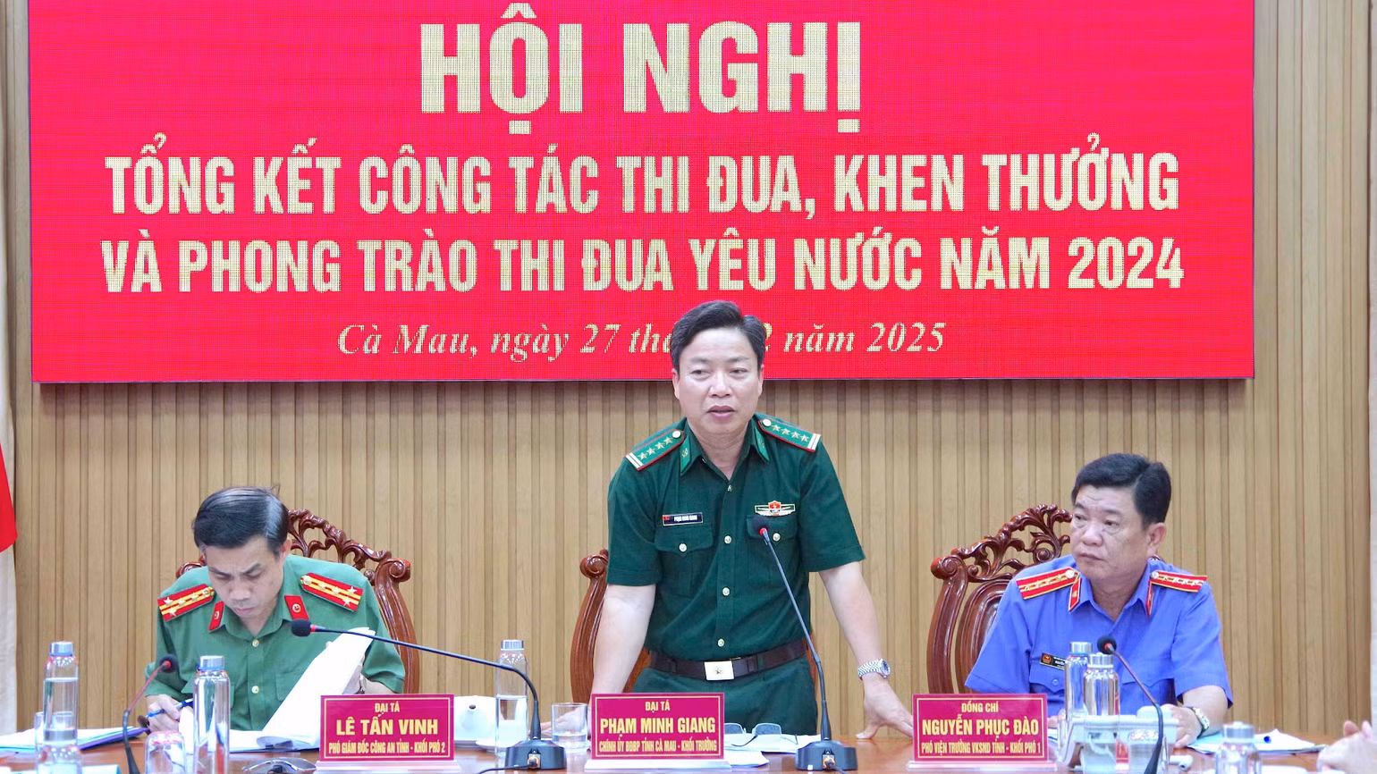 Đại tá Phạm Minh Giang (đứng) phát biểu tại hội nghị. Đại tá Phạm Minh Giang (đứng) phát biểu tại hội nghị.