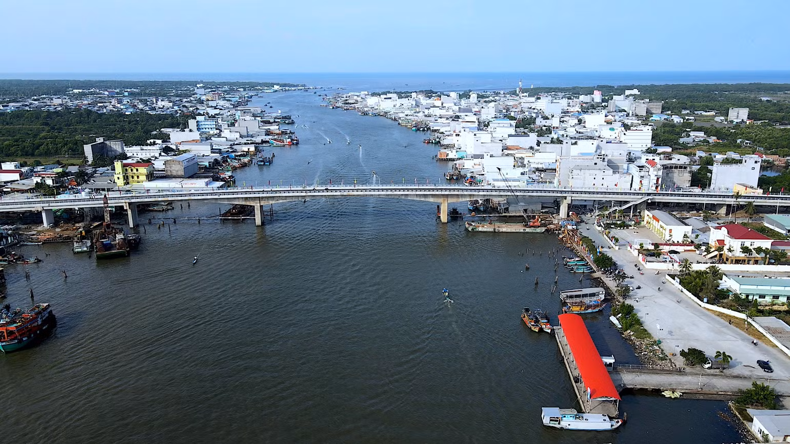 Một góc miền biển Sông Đốc thơ mộng sắp diễn ra Kỷ niệm 100 năm Lễ hội Nghinh Ông Sông Đốc, từ ngày 10 đến 16/3/2025.