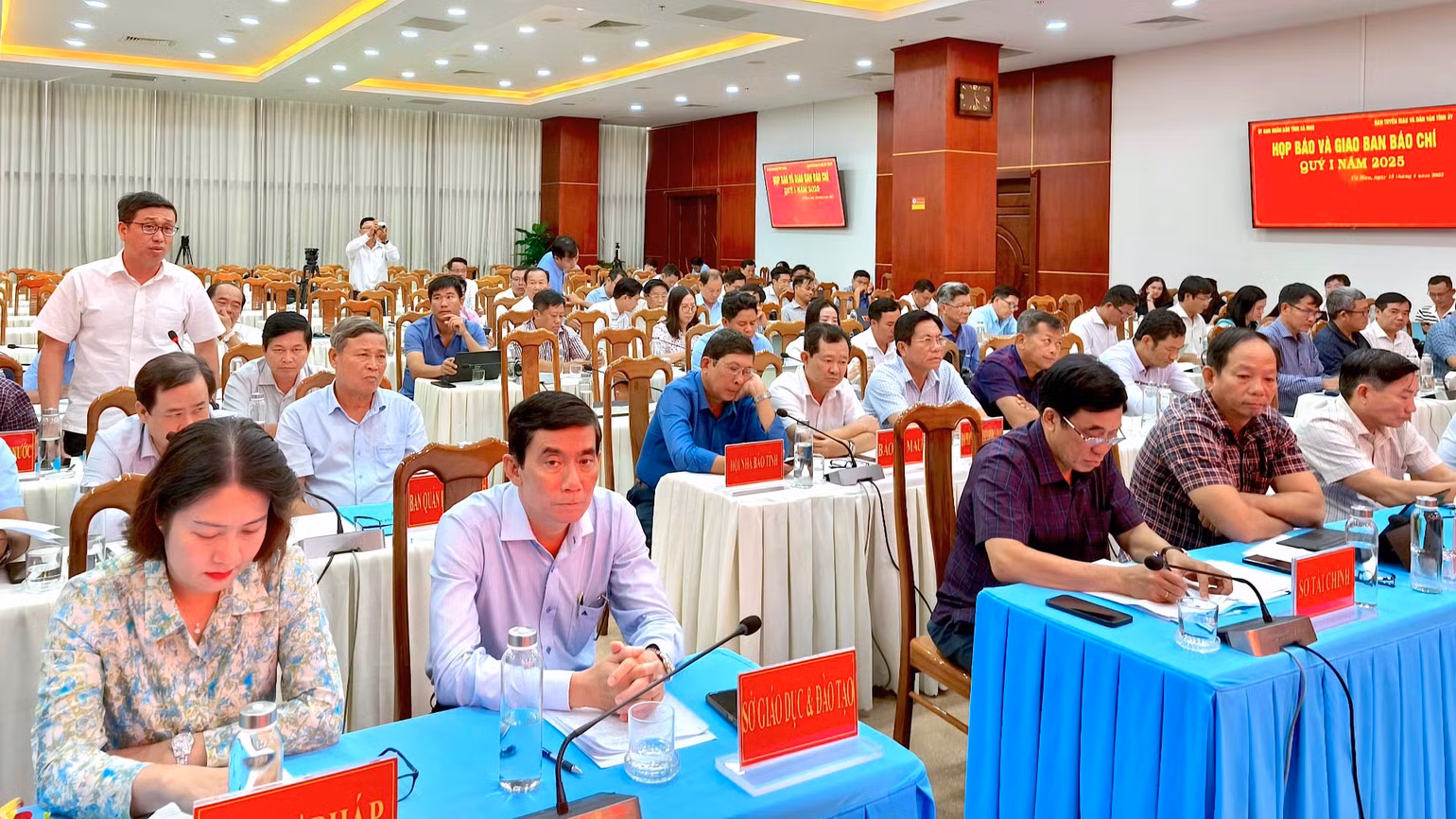 Hàng loạt nội dung đã được cơ quan chức năng tại Cà Mau trả lời, cung cấp thông tin cho cơ quan báo chí tại cuộc họp.