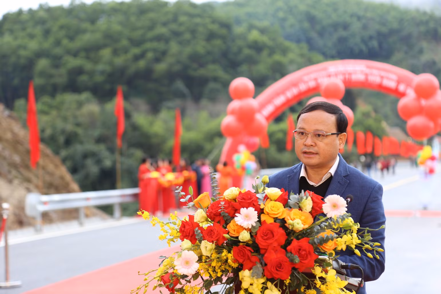 Đồng chí Nguyễn Mạnh Tuấn, Phó Chủ tịch Ủy ban nhân dân tỉnh Tuyên Quang phát biểu tại buổi lễ. Đồng chí Nguyễn Mạnh Tuấn, Phó Chủ tịch Ủy ban nhân dân tỉnh Tuyên Quang phát biểu tại buổi lễ.