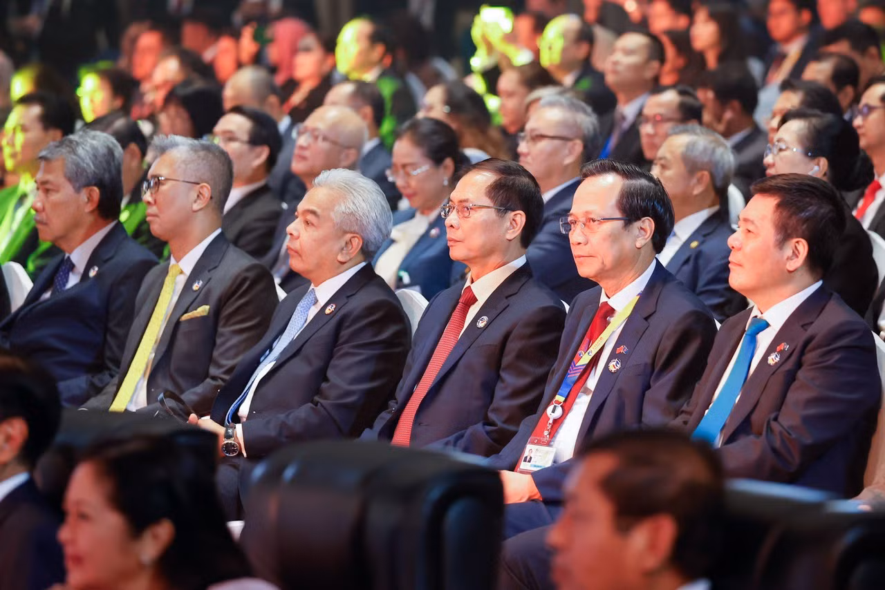 Đoàn đại biểu cấp cao Việt Nam tham dự phiên khai mạc. (Ảnh: Nhật Bắc/VGP)